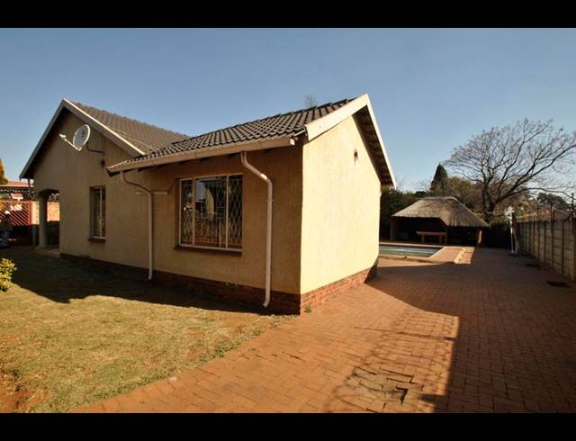 4 BEDROOM HOUSE FOR SALE IN GROENEWEIDE